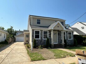 39 Fairfield Ave in Mineola, NY - Building Photo