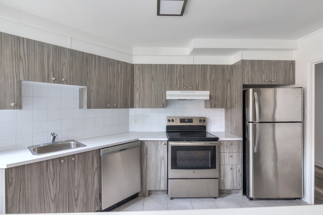 3635 Ridgewood Av, Unit 3635 RW #308