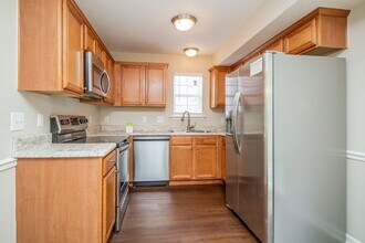 1031 Tom Hailey Blvd in La Vergne, TN - Foto de edificio - Building Photo