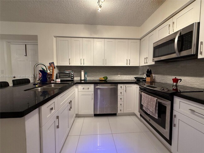4500 NW 107th Ave in Doral, FL - Building Photo - Building Photo