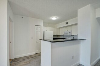 651 Okeechobee Blvd in West Palm Beach, FL - Building Photo - Building Photo
