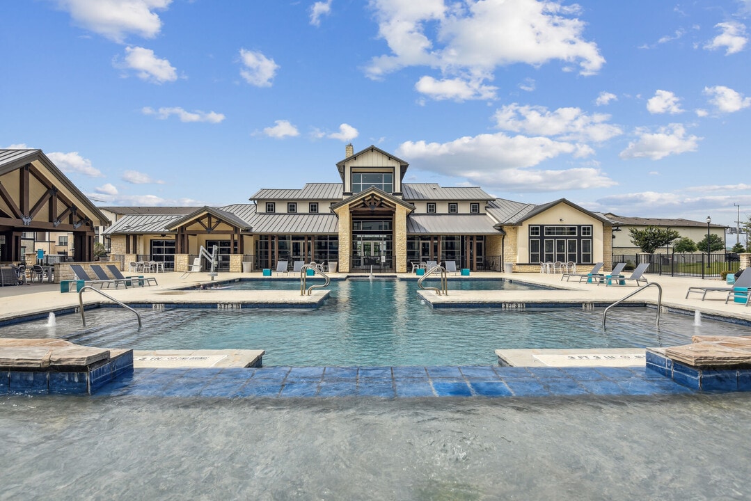 Enclave Falcon Pointe in Pflugerville, TX - Foto de edificio