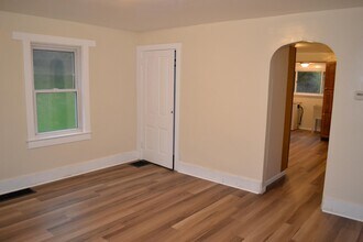 805 Pittsburgh St-Unit -1 in Lower Burrell, PA - Building Photo - Building Photo