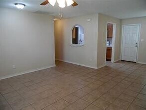 204 W Worsham St in Willis, TX - Building Photo - Building Photo