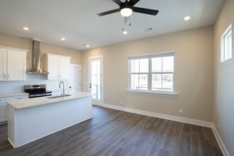 Parkside Townhomes in Tuscaloosa, AL - Foto de edificio - Interior Photo
