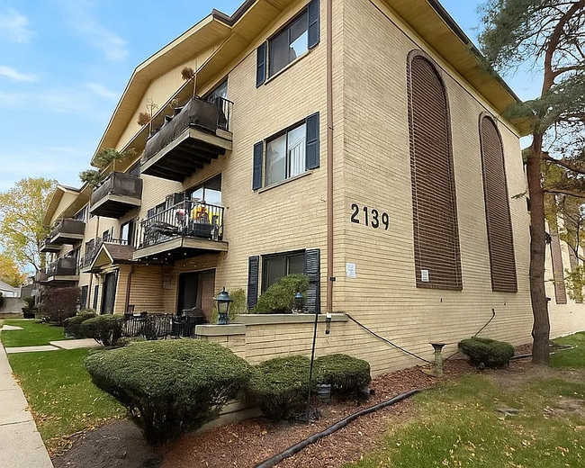 property at 2139 N Harlem Ave