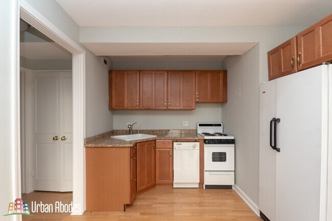 445 W Wellington Ave, Unit M07B in Chicago, IL - Foto de edificio - Building Photo