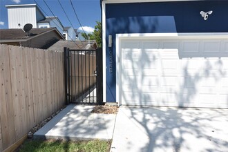 6834 Foster St in Houston, TX - Building Photo - Building Photo