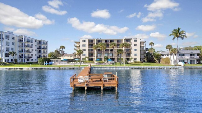 1202 S Lake Dr in Lantana, FL - Building Photo - Building Photo