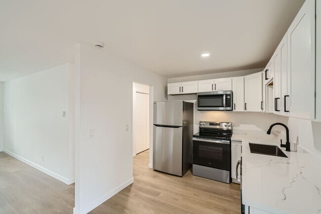 9020 20th Ave SW-Unit -Unit 203 in Seattle, WA - Building Photo - Building Photo