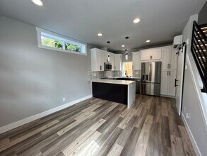 5509 Brooklyn Ave NE in Seattle, WA - Building Photo - Building Photo