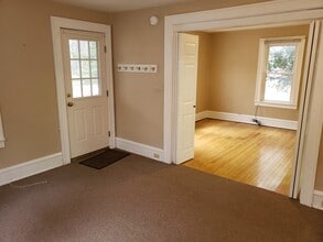 173 Pearl St, Unit Apartment 2 in Essex Junction, VT - Foto de edificio - Building Photo