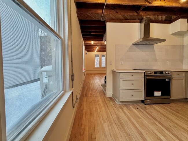 1546 Selby Ave, Unit B in St. Paul, MN - Building Photo - Building Photo