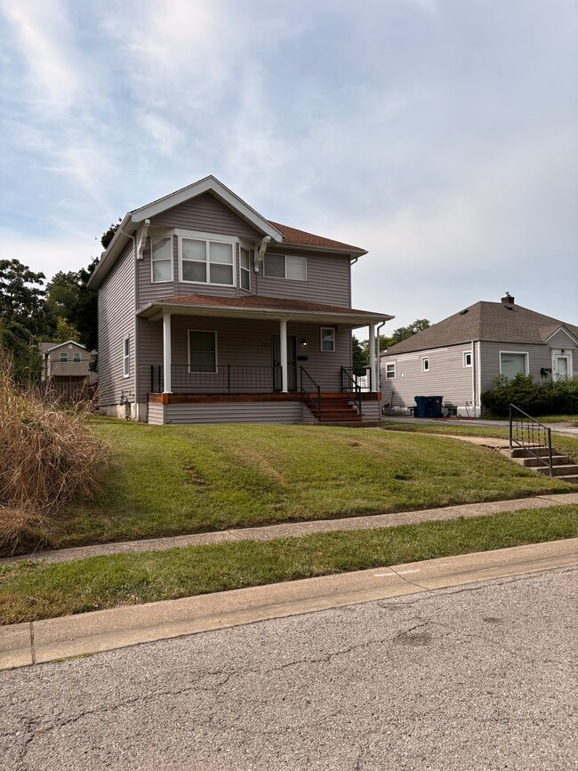 property at 3723 Sylvan Pl