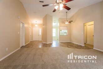 607 Sweetleaf Dr in Brandon, FL - Building Photo - Building Photo