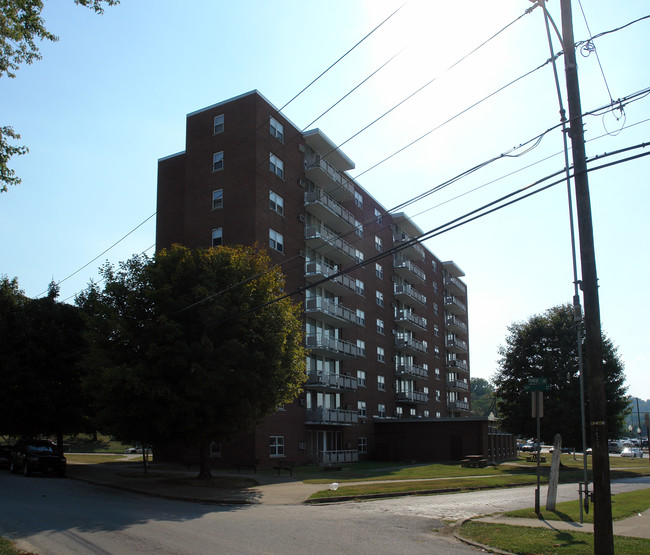 Fairfield Tower in Huntington, WV - Foto de edificio - Building Photo