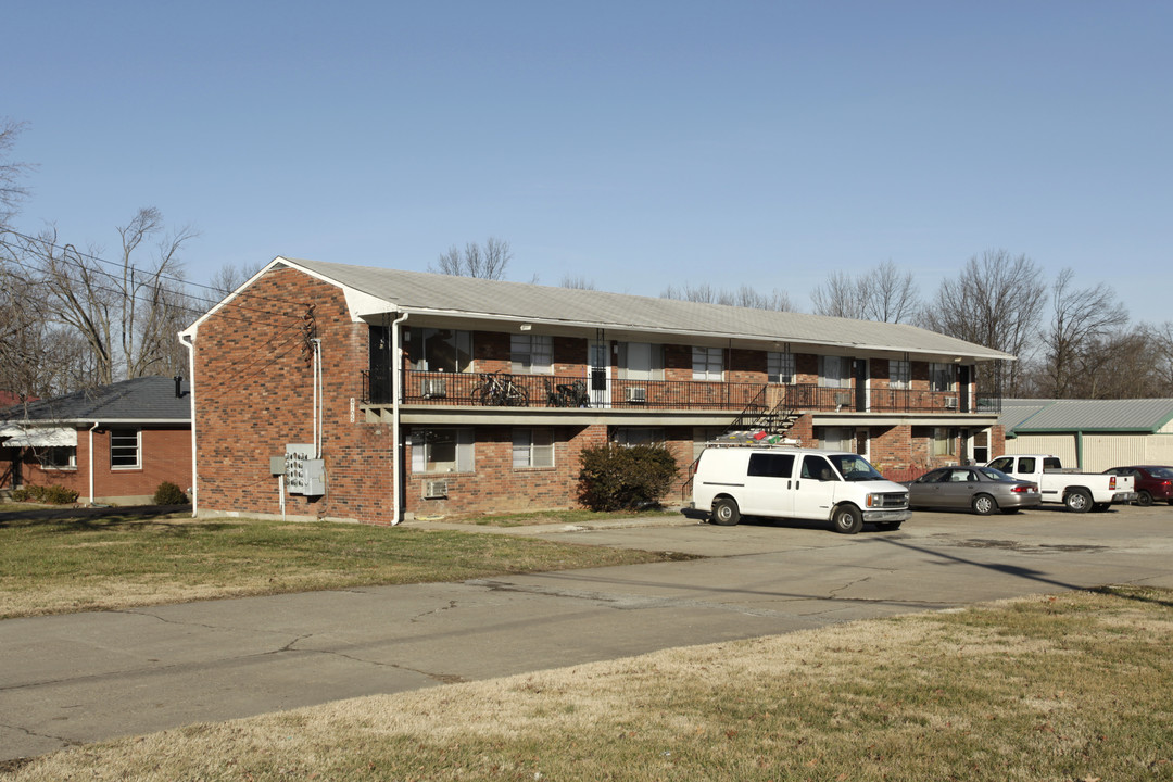 4703 Oak Park Dr in Louisville, KY - Building Photo