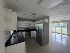 4511 SW 23rd St in Fort Lauderdale, FL - Building Photo - Building Photo