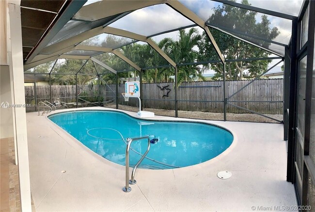 7650 Northwest 33rd Street in Hollywood, FL - Building Photo - Building Photo