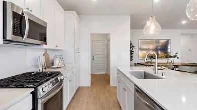 7066 W Cheshire Ave in Fresno, CA - Building Photo - Building Photo