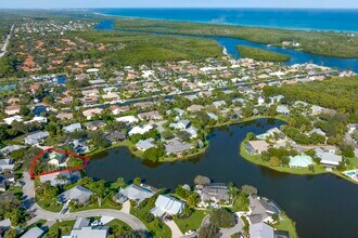 10381 SE Jupiter Narrows Dr in Hobe Sound, FL - Building Photo - Building Photo