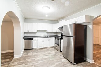 305 Laurel Ave in Goose Creek, SC - Foto de edificio - Building Photo