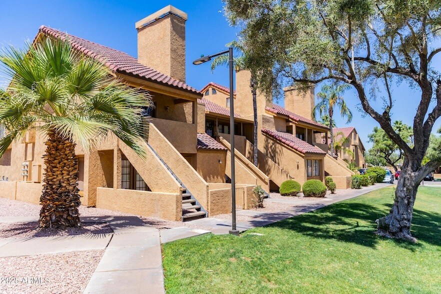 4901 S Calle Los Cerros Dr in Tempe, AZ - Building Photo