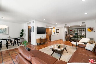 1015 Kings Rd in West Hollywood, CA - Building Photo - Building Photo