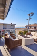 14 Westwind St in Los Angeles, CA - Building Photo - Building Photo