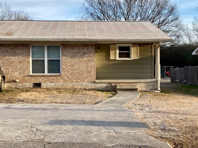 8658 Daisy Dallas Rd in Hixson, TN - Building Photo - Building Photo