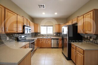 995 E Blue Spruce Ln in Gilbert, AZ - Building Photo - Building Photo