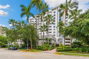 1621 Bay Rd in Miami Beach, FL - Building Photo