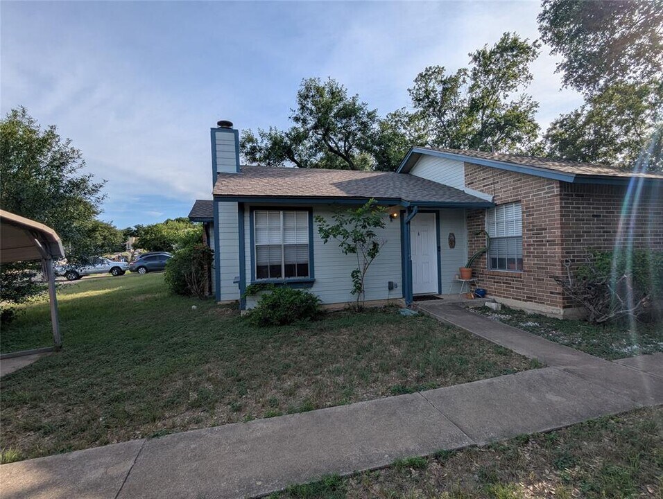 8002 Clydesdale Dr in Austin, TX - Building Photo