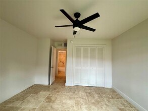 124 NE 19th Ct, Unit 102B in Wilton Manors, FL - Building Photo - Building Photo