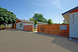 221 N Elm St in Gilbert, AZ - Building Photo - Building Photo