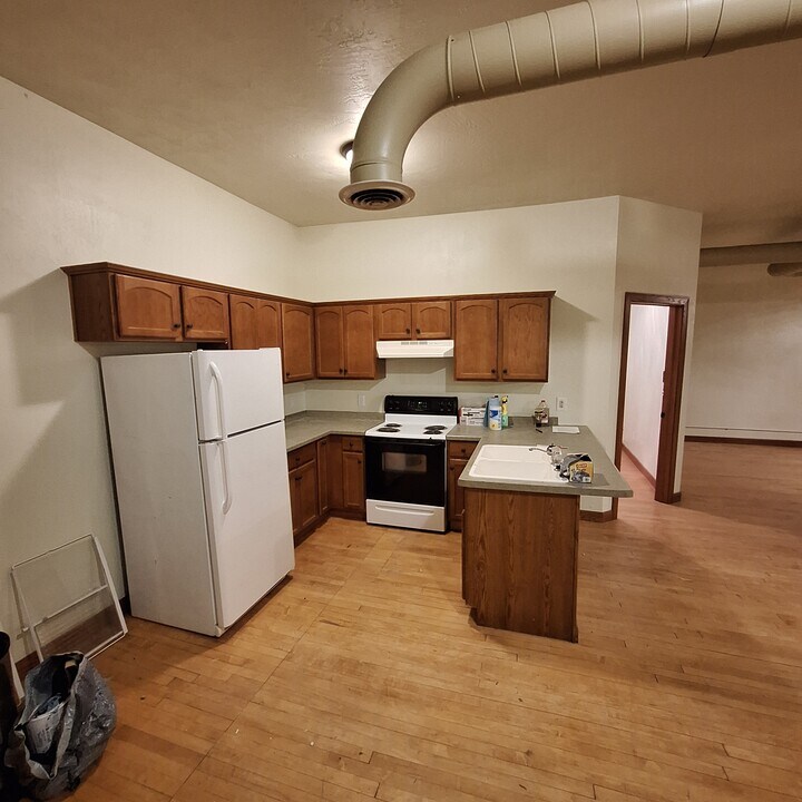 107 W North Water St, Unit 107 D in New London, WI - Foto de edificio
