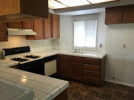 2121 Phlox Ave in Rosamond, CA - Building Photo