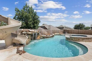 512 Eastbrook Dr in Anna, TX - Building Photo
