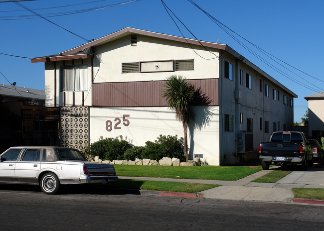 825 N Inglewood Ave in Inglewood, CA - Building Photo - Building Photo