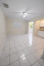 7866 NW 174th St in Hialeah, FL - Building Photo - Building Photo