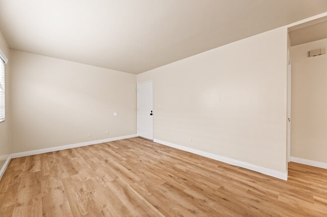 9226 Palm St, Unit B in Bellflower, CA - Building Photo - Building Photo