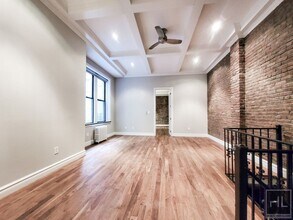 East 75th Street in New York, NY - Building Photo - Building Photo