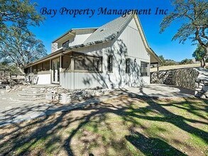 45251 E Carmel Valley Rd in Greenfield, CA - Foto de edificio - Building Photo