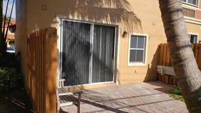 4965 Leeward Ln in Fort Lauderdale, FL - Building Photo - Building Photo