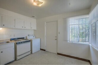 3516 Crest Ave SE in Albuquerque, NM - Foto de edificio - Building Photo