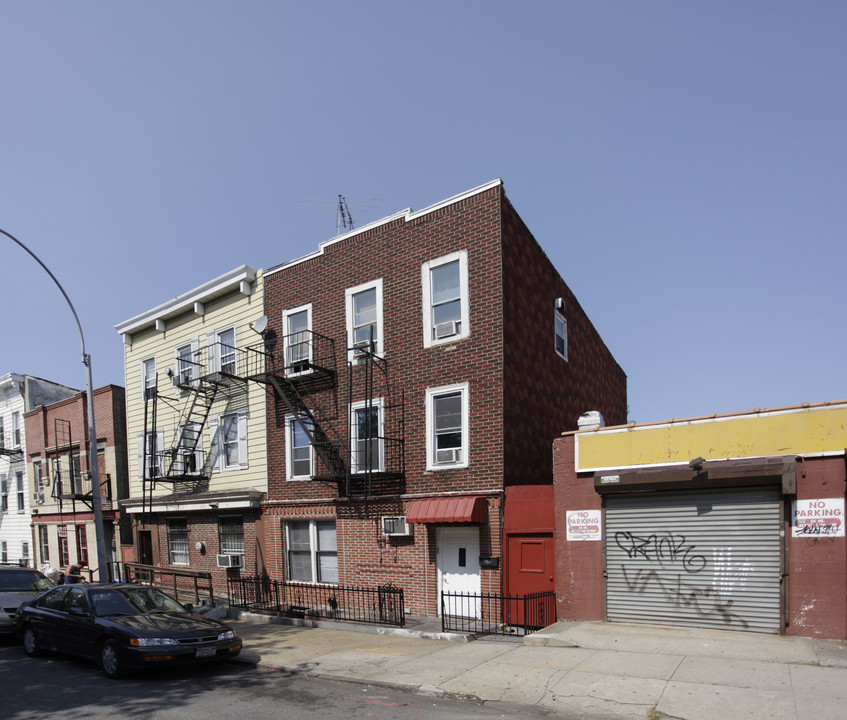 225 21st St in Brooklyn, NY - Building Photo