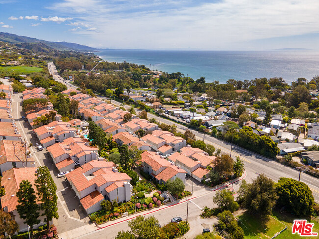 28288 Rey De Copas Ln in Malibu, CA - Foto de edificio - Building Photo