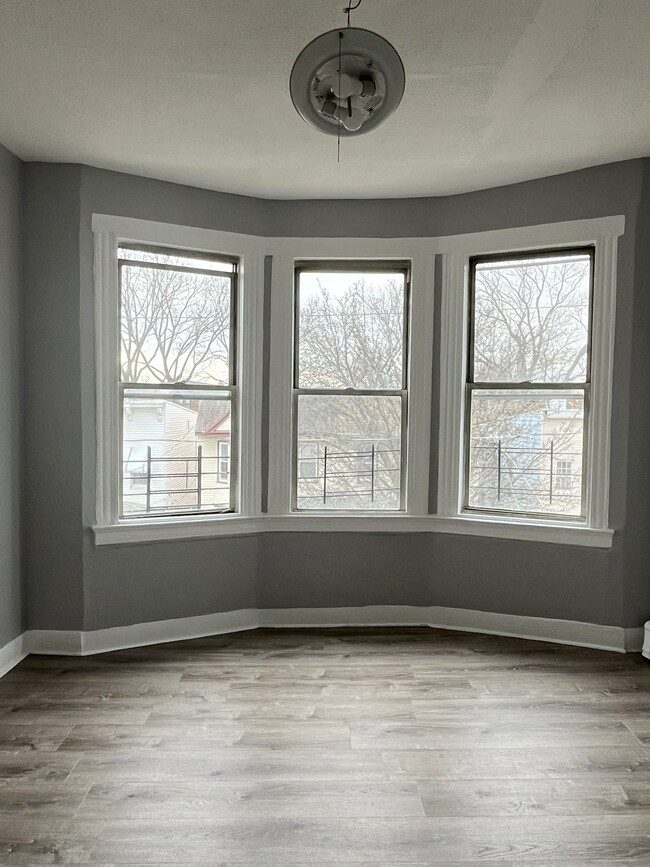 97 Stevens Ave, Unit 3L in Jersey City, NJ - Foto de edificio - Building Photo