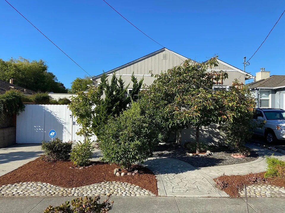 535 Richmond St in El Cerrito, CA - Building Photo