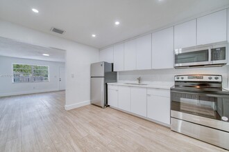 2120 NW 93rd St, Unit 2120 in Miami, FL - Building Photo - Building Photo